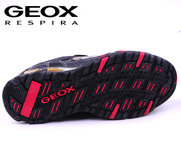 GEOX Breathable Runner with Light